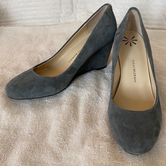 Isaac Mizrahi sz 7 Kendal lovely grey suede wedge heels for spring. VGUC - Picture 15 of 16
